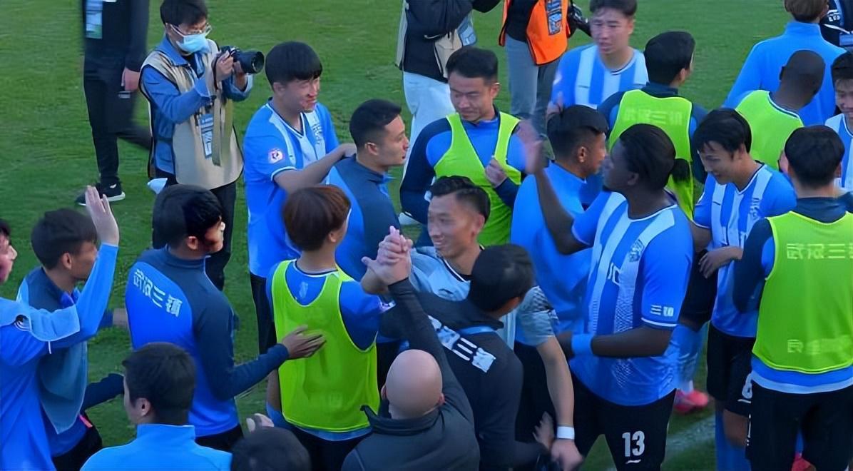 九游app最新版下载安装-意外！邓卓翔本赛季还有可能出任武汉三镇救火主教练？引发热议